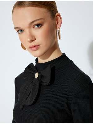 Koton Slim Fit Hafif Dik Yaka Fiyonk Aplike Detaylı Crop Triko Kazak
