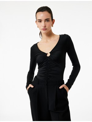 Koton Slim Fit Uzun Kollu V Yaka Metal Aksesuarlı Drapeli Tişört