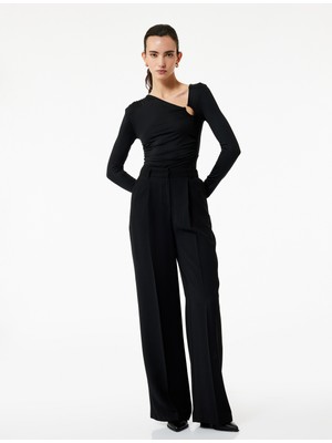 Koton Slim Fit Uzun Kollu Aksesuar Detaylı Asimetrik Yaka Drapeli Tişört