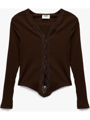 Koton Pamuklu V Yaka Dantel Detaylı Uzun Kollu Tişört