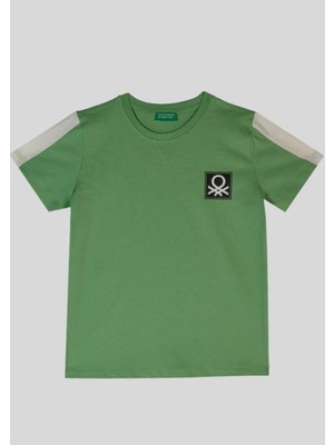 Benetton Yeşil Omuz Şeritli ve Nakış Logolu Erkek Çocuk Tişört