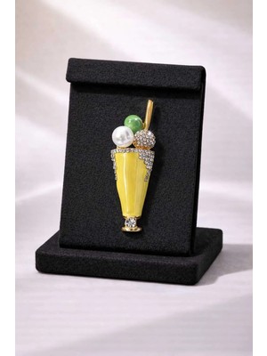 Mdm Style Milkshake Figürlü Taşlı Broş – Sarı Renk Tatlı Tasarım Şık Yaka Iğnesi
