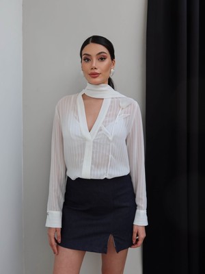Esra Helvacı V Yaka Fularlı Şifon Gömlek