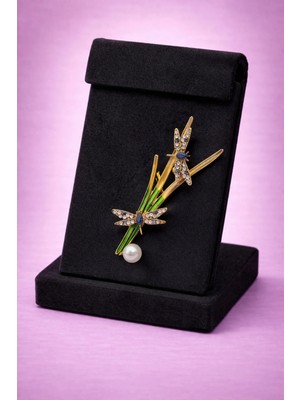Mdm Style 🦋 Yusufçuk Figürlü Inci Detaylı Broş – Taşlı Premium Tasarım