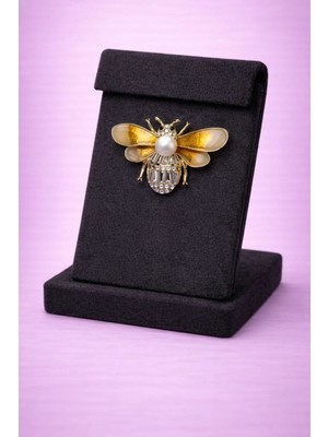 Mdm Style 🐝 Altın Renk Inci Detaylı Arı Broş – Işıltılı ve Zarif Tasarım