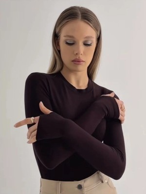 Caelia Parmak Geçmeli Siyah Bisiklet Yaka Basic Body Modal Body