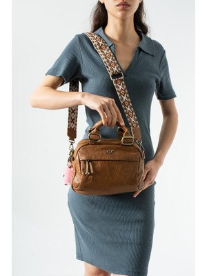 Baginn Vegan Deri Günlük Kadın Postacı Çanta Çapraz Askılı Omuz Çantası Y.s. Deri 27*23 cm Charm Hediyeli