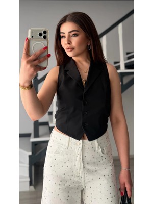 Elisin Siyah Vücuda Oturan Sırt Dekolteli Yelek