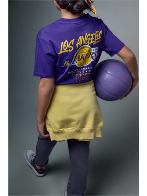 DeFacto NBA Los Angeles Lakers New Regular Fit Bisiklet Yaka Kısa Kollu Tişört Erkek Çocuk G7613A826SM