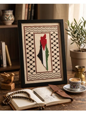 Zaytoon Filistin Haritası Kanaviçe Görünümlü Dijital Baskı Siyah Ahşap Çerçeveli Masaüstü Tablo 20X30 cm
