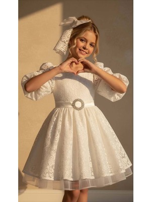 Riccotarz Kız Çocuk Üzeri Boydan Dantel Detaylı Beli Kemer ve Broş Detaylı Karpuz Kollu Beyaz Abiye