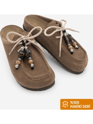 Marjin Kadın Hakiki Deri Eva Taban Önü Kapalı Bağcık Detaylı Boncuklu Sabo Günlük Terlik Nosela Camel Süet