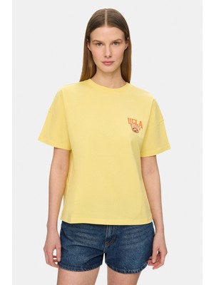 Ucla Lısa Sarı Bisiklet Yaka Baskılı %100 Pamuk Loose Fit Kadın Tshirt