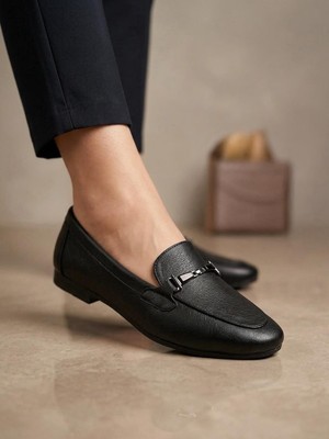 Venüs 25484204Y Kadın Hakiki Deri Tokalı Ince Taban Loafer Ayakkabı