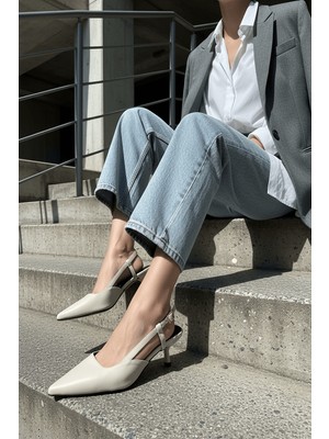 Divolya Margaret Bej Kadın ( 3 cm Topuklu ) Sivri Burunlu Kısa Kitten Topuklu Ayakkabı