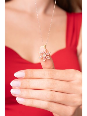 PremiumPort Pembe Taşlı Gold Kaplama Lotus Kamelya Çiçekli Kadın Kolye