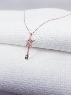 PremiumPort 925 Ayar Gümüş Yıldız Anahtar Tasarımlı Kolye, Şık ve Zarif Takı