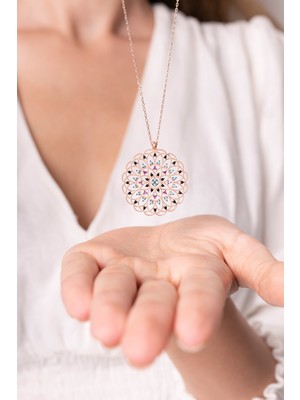 PremiumPort Gümüş Rose Yaşam Çiçeği Kolye, Zarif ve Şık Takı Tasarımı