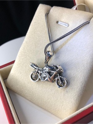 PremiumPort Şık Erkek Gümüş Motosiklet Motor Figürlü Kolye, Işıklı Kutuda