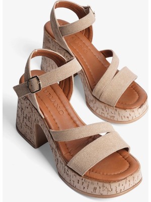 Mubiano Kadın Süet Platform Topuklu Sandalet Bilekten Bantlı Leris Bej