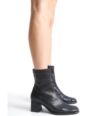 No 35 Moda Tia Siyah Cilt Kalın Topuklu Kare Burunlu Kısa Bot & Bootie