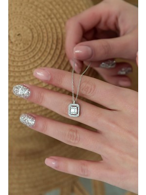 PremiumPort Kadın Gümüş Tektaş Kolye, Baget Taşlı, 925 Ayar, Şık ve Zarif Takı