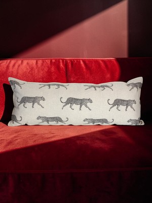 Tam Aklımdaki Kaplan Figürlü Kırlent Kılıfı - Premium Keten - 75X30 cm - Uzun Yastık Kılıfı - Gizli Fermuarlı - Avangard Stil