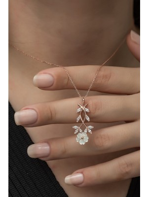 PremiumPort 925 Ayar Gümüş Manolya Çiçek Kolye, Zarif ve Şık Takı Seçeneği