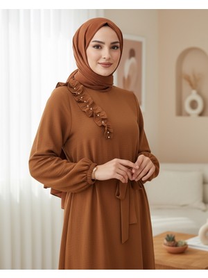 Moda Morfo Fırfır Taş Detaylı Parça Eteklii Kemerli Ayrobin Elbise -Taba