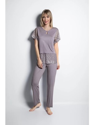 bebekokusu Yakası Detaylı Brode Dantelli Pijama Takımı