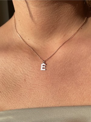 PremiumPort Özel Tasarımlı Gümüş Harfli Kolyeler, Şıklığın Yeni Adı