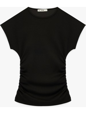 Koton Slim Fit Kısa Kollu Bisiklet Yaka Büzgülü Tişört