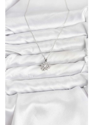 Fun And Market Buğz Pirinç Gümüş Renk Çiçek Model Kadın Kolye - Buğz