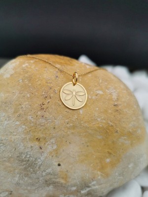 PremiumPort Şık Altın Kaplama Işlemeli Yusufçuk Kolye, Zarif ve Modern Tasarım