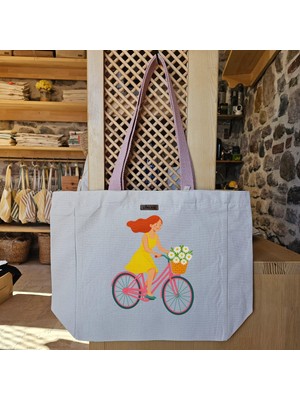 Çiçek Sepetli Sarı Elbise ile Bisiklet Sürme Flower Basket Baskılı Naturel Kanvas Bez Çanta Pudra Sap Beyaz Cırt Cırtlı Suluk Tutuculu - Büyük