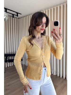 Sue Store Sarı Dantel Detaylı Düğmeli Yünlü Hırka