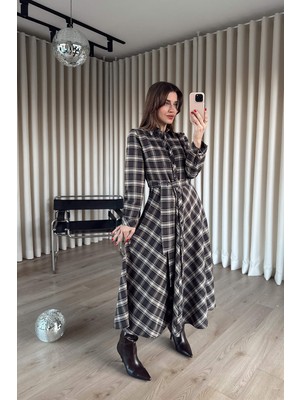Sue Store Kahverengi Lacivert Ekoseli Oversize Kuşaklı Maxi Boy Elbise