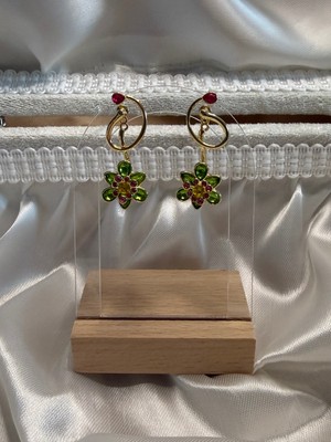 PremiumPort Doğal Yeşil Çiçek Tasarımlı Zarif Küpe