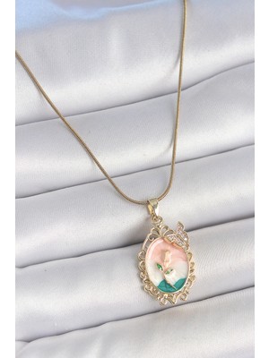 Youday Accessories 316L Çelik Gold Renk Zincir Mix Renk Çiçek Işlemeli Zirkon Taş Detaylı Portre Model Kadın Kolye