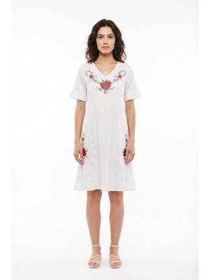 Eliş Şile Bezi Kısa Kol Irem Nakış Detaylı Midi Boy Yazlık Şile Bezi Elbise Beyaz Byz