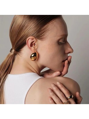 PremiumPort Parlak ve Şık Çelik Badem Küpe, Zarif Tasarımıyla Dikkat Çeker