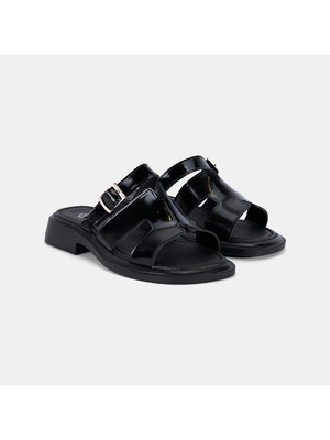 Desa Kadın Siyah Ayarlanabilir Tokalı Rugan Deri Terlik