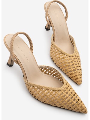 Marjin Kadın Stiletto Sivri Burun El Örgüsü Arkadan Lastikli Klasik Topuklu Ayakkabı Arfes Camel