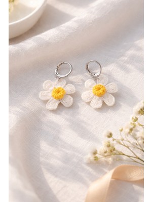 PremiumPort Kadın Çelik Kancalı Örgü Nakış Papatya Tasarımlı Şık Küpe