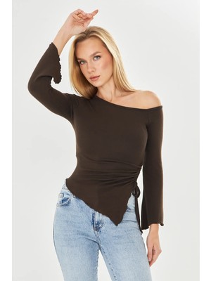 Vesantia Kadın Acı Kahve Yanı Büzgüllü Detaylı Asimetrik Bluz