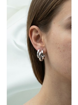 PremiumPort Şık ve Parlak Gümüş Renkli Zarif Küpe, Modern Tasarım