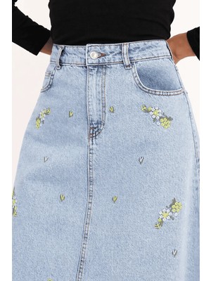 Vellichor Çiçekli Nakış Detaylı Uzun Denim Etek- Açık Mavi