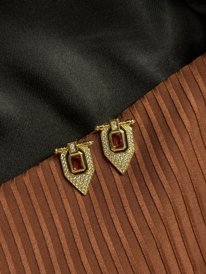 PremiumPort Şık Kırmızı Taş Detaylı Zarif Zirkonyum Küpe