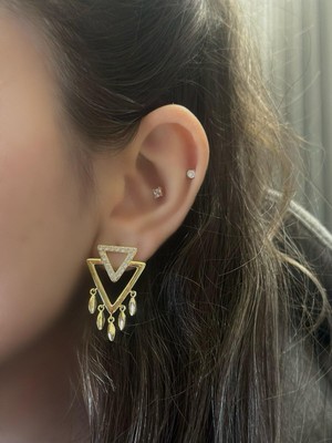 PremiumPort Parlak Zirkon Taş ve Pul Detaylı Çelik Küpe, Şıklığınızı Tamamlar