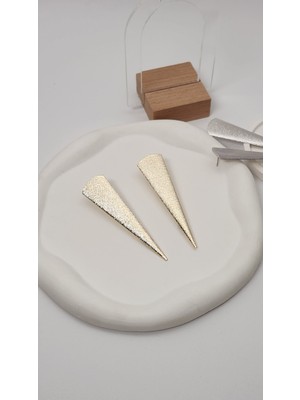 PremiumPort Şık Çelik Üçgen Küpe, Modern ve Zarif Tasarım, Günlük ve Özel Günler Için